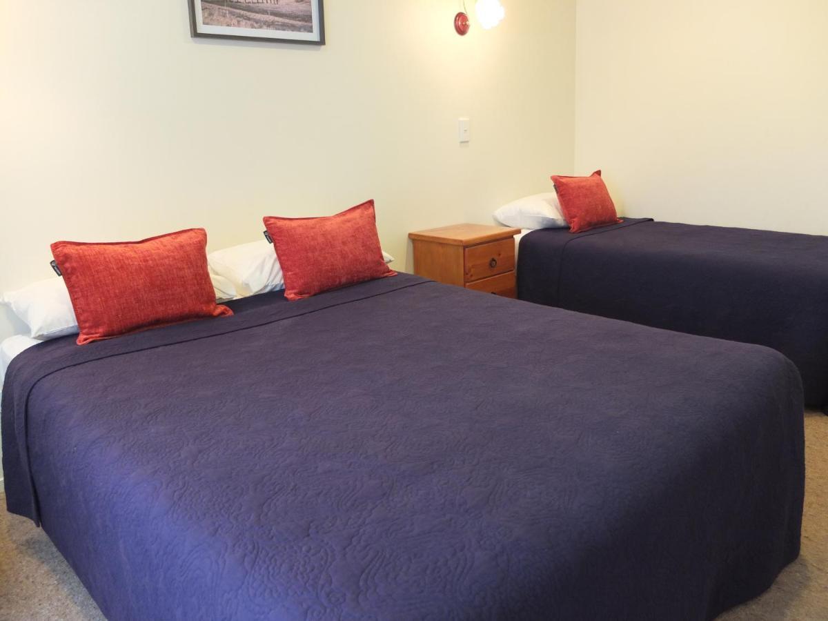 קיימברידג' Colonial Court Motel מראה חיצוני תמונה