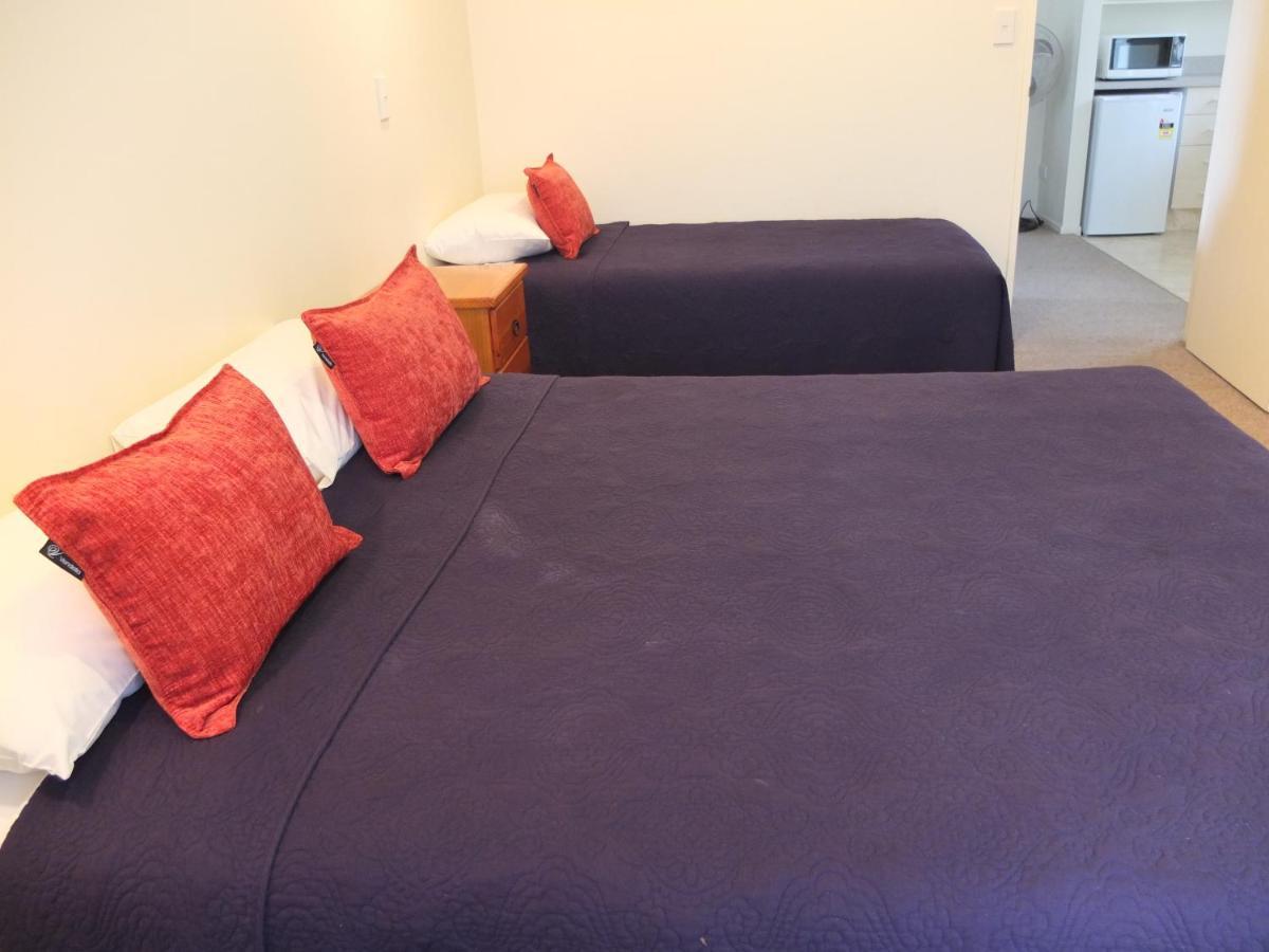 קיימברידג' Colonial Court Motel מראה חיצוני תמונה
