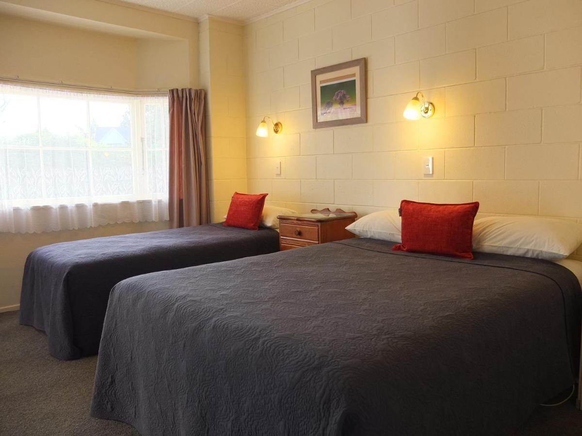 קיימברידג' Colonial Court Motel מראה חיצוני תמונה