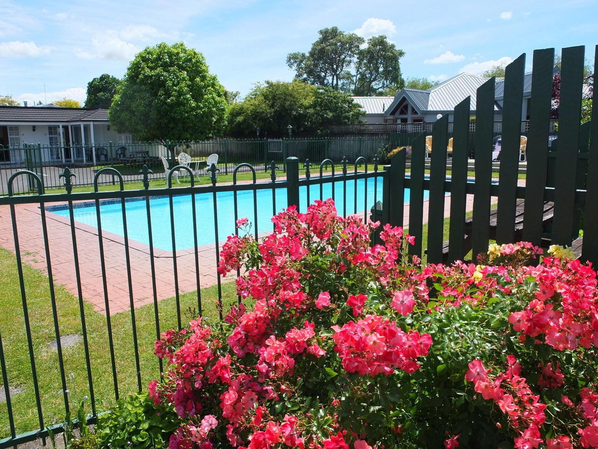 קיימברידג' Colonial Court Motel מראה חיצוני תמונה